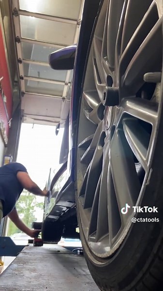 Emergency Lug Nut Removal Tool for Stubborn Nuts