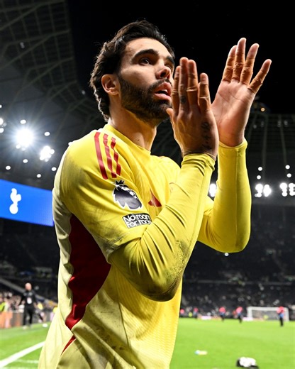 Diving to the rescue 🦸‍♂️ | Arsenal