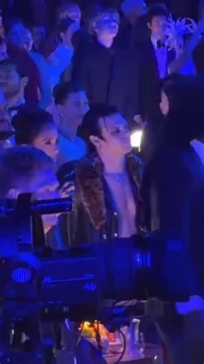 Imagínense cómo se debe sentir Hailey, su esposo cantando una canción que lleva el nombre del auto que ella solía conducir, hablando sobre dónde nació y cómo él no será nada sin ella 😭