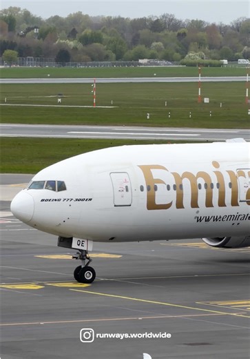 Emirates B777-300ER 🇦🇪🛫 @Emirates #aviation #avgeek #boeing #emirates #b777