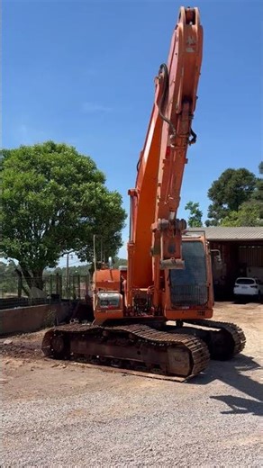 ESCAVADEIRA HIDRÁULICA MODELO DOSSAN DX 180 LC