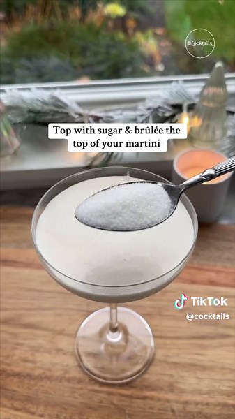 Dessert gets transformed into an elegant cocktail with this Crème Brûlée Martini! ✨ 🍸 A creamy martini gets topped with sugar & brûléed to perfection 🤍 Comment below if you would try one of these cocktails ✨ #cremebruleemartini #cremebrulee #martini #vodka #holidaycocktails #cocktails #brulee
