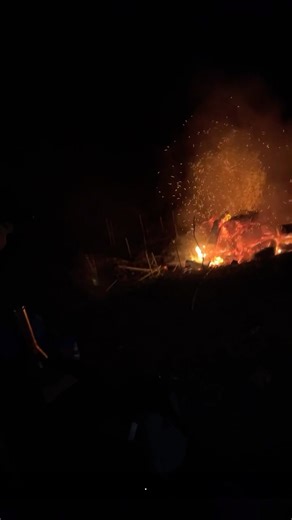 12 Gauge shot into fire #fire #explosion #12g #shotgunking #gunrange #shootaway #lovegun #2astrong