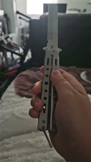 Butterfly knife rollover + basic closing trick