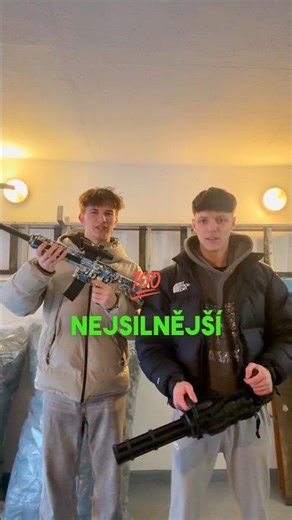 Která Blastro pistolka je silnější?😳 #fizi #challenge #roblox #kids #toy