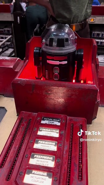 I loved making my own R2 unit at galaxy edge it’s a fun little experience you can even have it move in its own. . . . . . . . . . . . . . . . . . . . . . . . . . . . . #starwars #disney #star #florida #themepark #robot #mecha #food #engineering #fypシ #fypシ゚viral #fpppppppppppppppppppppp #fun #comedy #goofy #share #trend #trending #animals #animal #Love #beautiful #beauty #like #Care #pokemon #japan #dog #meme #joke #sonic #mario #nintendo #sega #gaming #disney #fyp #parody #mexico #fail #fails #