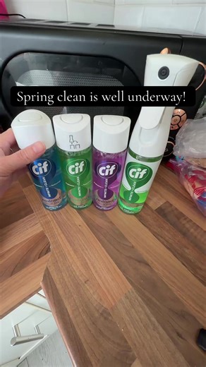 Anyone else just get the urge to clean your full house and declutter everything. This is me right now, currently in the process of decluttering my full house and cleaning. The cif all in one clean has been helping out with this and smells amazing #cif #allinone #clean #cleantok #cleaningtok