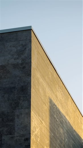 Newly built in 2023 and upgraded with $2M in 2024, this 6,731 sq. ft. ocean-view compound in the heart of Solana Beach blends cutting-edge design, and an unbeatable walk-to-everything location🏆 521 S Rios Ave, Solana Beach, CA 92075 Listed for $12,888,888 Seth O’Byrne Listing Agent O’Byrne Team x CØMPASS DRE #01463479 | O'Byrne Team