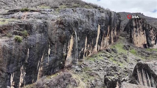 Beytüşşebap'ta su fışkırdı