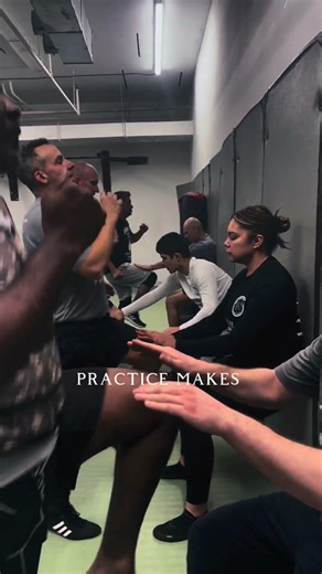 𝗛𝗲𝗿𝗲'𝘀 𝗵𝗼𝘄 𝘁𝗼 𝘀𝗵𝘂𝘁 𝘁𝗵𝗲 𝗰𝗼𝘂𝗰𝗵 𝘁𝗮𝗹𝗸 - Krav Maga warm-up #shorts