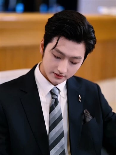 Usai Ditolak, Ia Menyingkap Jati Dirinya #UsaiDitolakIaMenyingkapJatiDirinya #Dracin #DramaChina #cdrama