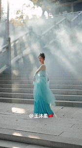 4K views · 672 reactions | Please enjoy the ancient Chinese dance~请欣赏中国古风舞蹈～ ＃中国传统舞蹈 | 王沐柔 | Facebook