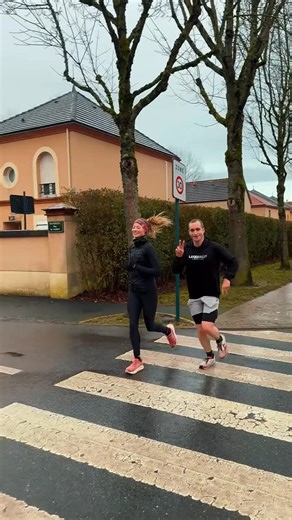 📍MLV | Ta dose de sport & smile😎 on Instagram: "Run Club Baby😎 Rejoins-nous🔥 .. 🧬| Viens avec tes objectifs, on s’occupe du reste ! Ta première séance OFFERTE en dm.🎁 Follow @leqg_bailly Follow @leqg_bailly #circuittraining #circuittrainingworkout #workoutoftheday #bussysaintgeorges #montevrain saintthibaultdesvignes serris marnelavallee lognes pontaultcombault lagnysurmarne meaux baillyromainvilliers torcy 21dayschallenge remisenforme"
