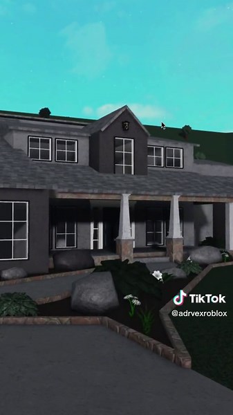 Urban Modern Exterior Build Showcase in Roblox Bloxburg