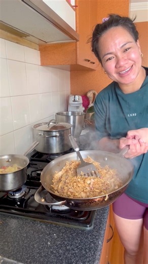 Easy fried rice recipe 🍚✨ The secret to the best fried rice? Using leftover rice that’s been sitting for a few days! Quick, budget-friendly and perfect for lunch or dinner. #FriedRiceRecipe #EasyLunchIdeas #CookWithMe #LeftoverRice #BudgetMeals | Poinciana Gibson