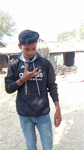 Apne YouTube Studio Analytics mein "When your viewers are on YouTube" graph check karein a.