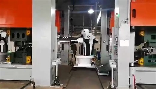 20kg Intelligent Swing-Arm Manipulator Applications The 20kg swing-arm stamping manipulator delivers precise, reliable, and efficient handling across multiple industries. From electronics and home appliances to automotive, medical devices, and metal fabrication, it streamlines stamping operations, reduces downtime, and ensures consistent quality, making it an essential solution for modern automated production lines. #20kgManipulator #SwingArmRobot #StampingAutomation #IndustrialRobot #Electronic