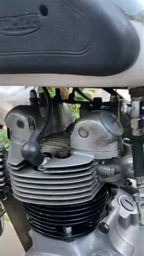 Tutorial punya TRIUMPH . . . #TRIUMPHREOT #triumpht90 #triumpht100 #triumphindonesia #1951 #t1001951 #1951models #preunit #kolektor #motoratik #triumphmotorcycles #triumphriot #triumphtiger #t120 #triumph120 #triumphbalap #forsale #singgahsekejap #triumpht90 #SEMUASENI | Ainurrofiqmm