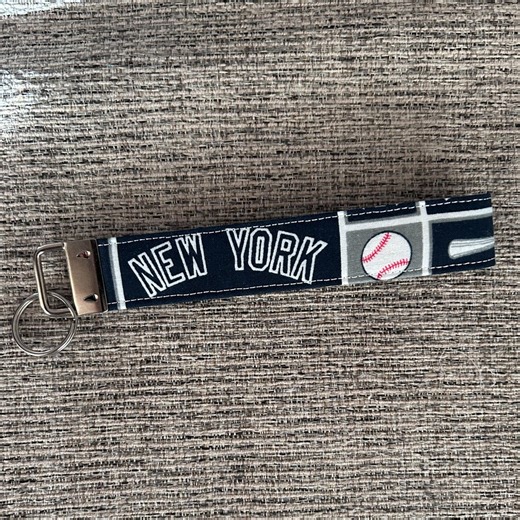 New York Yankees Key Fob | Yankees Wristlet Keychain | Baseball Fan Gift | NYY Accessory | Handmade Key Fob - Etsy