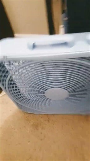 Lasko box fan on high