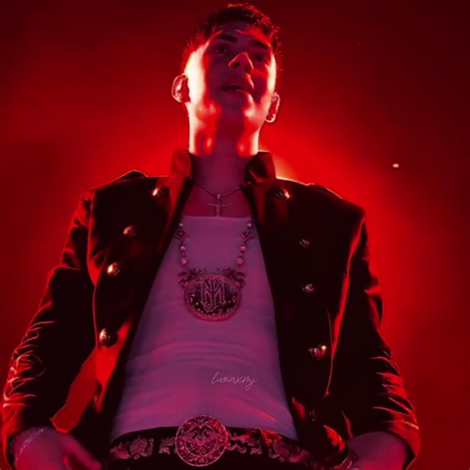 no saben lo mucho que quiero verlo en vivo durante su tour :”(