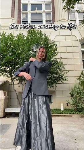 Dark grey maxi skirts for fall s’ils vous plait 🩶 This stunner of a skirt is currently in le