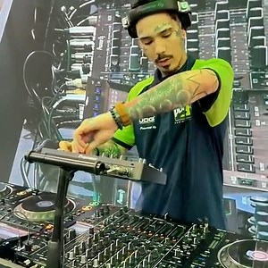 6.9K views · 241 reactions | Quem visitou nosso stand da AlphaTheta / Pioneer DJ Brasil em parceria com a PC1 Áudio Import durante a CONECTA+ Música & Mercado teve a oportunidade de assistir o set do Azzura  Confira você também o set completo em nosso canal: https://www.youtube.com/watch?v=r4Xr7NIrDbY | AlphaTheta Brasil | Facebook