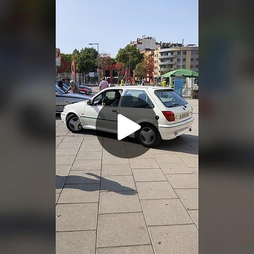 Ford Fiesta RS Turbo de 1991. Este modelo deportivo de la tercera generación del Fiesta, monta el mismo motor de 1.597 cc que el XR2i pero gracias a un turbo Garrett rinde 133 CV. Se fabricó de 1990 a 1992. Tiene asientos Recaro y unas bonitas llantas de 14 pulgadas. Se vendió en 4 colores rojo, blanco, gris y negro. Valiá en su época 1.920.000 pesetas, más extras. #ford #fordfiesta #fordfiestamk3 #fordfiestars #fordfiestarsturbo #fiestarsturbo #rsturbo #turbo #fiestamk3 #fordeurope #garrett #tu