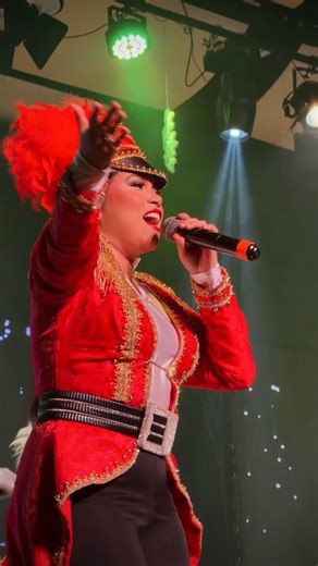 Grupo Arte Musical on Instagram: "El Centro De Enseñanza @alegria_de_aprender late al ritmo de la Navidad 🎁. Ver sus caritas de ilusión en Navilandia es la verdadera magia. ¡Gracias por vivirla con nosotras! ❤️ #shownavideño #christmas #musical #barranquilla #colombia"