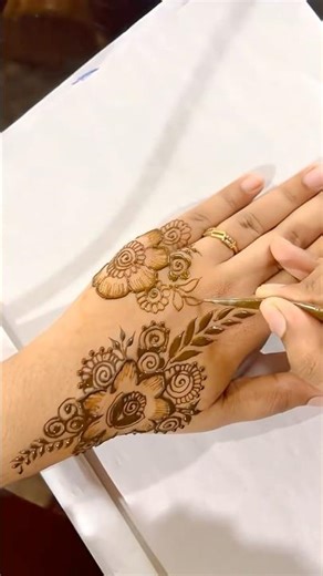 simple back hand design #mehndi #aestheic #henna #hennadesign #viral #mehandi #shorts