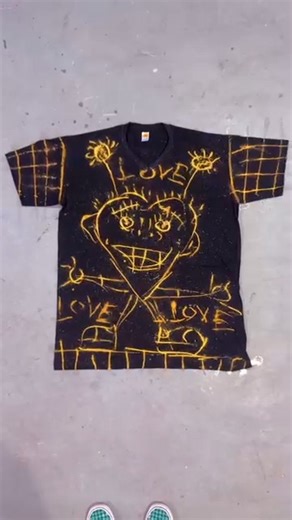 Bleach Drawing on a T-Shirt 🎥 Doobie Duke Sims 🧪 Materials used: 🧼 Bleach → https://amzn.to/4sRrYQl 👕 Tee Shirt → https://amzn.to/3LYel11 🔗 Links in bio / description 💬 As an Amazon Associate, I earn from qualifying purchases. #SnowMilk #DIYFashion #BleachArt #Streetwear #UpcycledFashion | Snow Milk