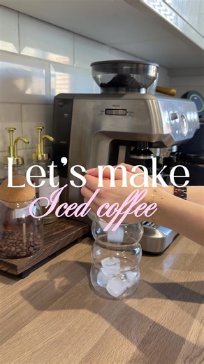 If this isn’t how you make your iced coffee then please tell me why? Vanilla cold foam is a must! What’s your at home coffee order? I will never not be obsessed with my @Sage Appliances coffee machine☕️ #morningcoffee #icedcoffe