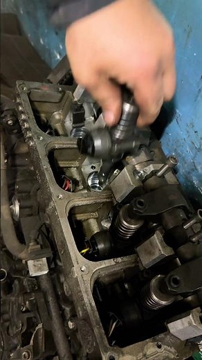 Diesel injector removal Vw jetta #volkswagen #mechanic #car #tdi #diesel #oil