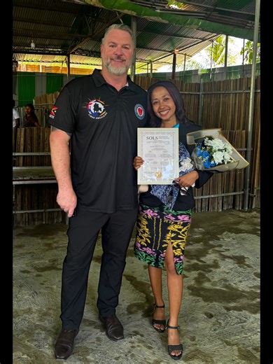 🎓✨ Graduation Day at AHHA Same School! Last week, we celebrated a huge milestone for our incredible student English teachers — Ete, Geraldo, and Nilton — as they graduated after two years of dedication, growth, and service. The ceremony in Dili was made even more special with Jason Greer from Timor Awakening joining to cheer on these young changemakers. Not only have they earned their diplomas, but they’ve also played a vital role in mentoring and caring for AHHA students every step of the way.