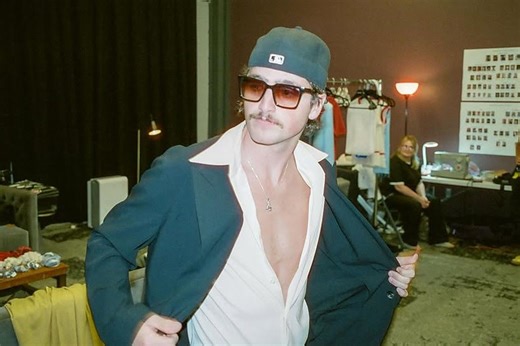 Benson Boone Kissed By A Fan On The Abs During Concert — Outrage Erupts Online