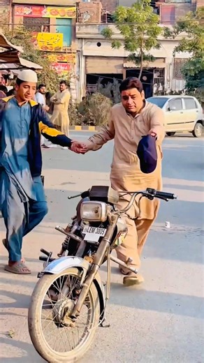 23K views · 126 reactions | Helmet Exchange Cap 梨 #funny #funnyvideosclips #usa #usareels #newyork #comedyreels #funnymoments #pranks | Butt Pranks | Facebook