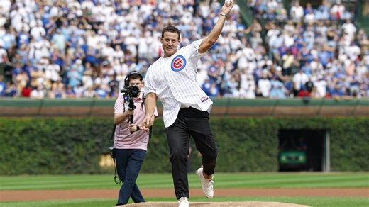 Anthony Rizzo retires with the Chicago Cubs, nearly catches home run in Wrigley bleachers