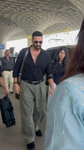 Akshay Kumar with daughter Nitara Spotted At Mumbai Airport. | Indian Television Academy
