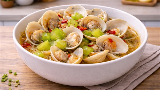 A light clam soup that feels good to eat