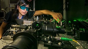 Night-vision glasses: Nanocrystals developed at ANU allow direct vision into the infrared