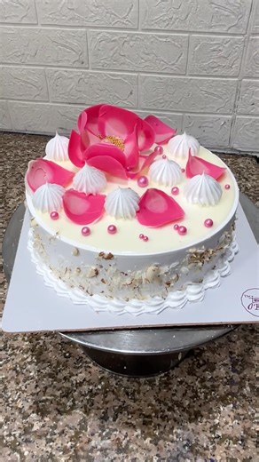 New Cake Design Tutorial #cake #cakedecoration #viral #cakedesign #trending