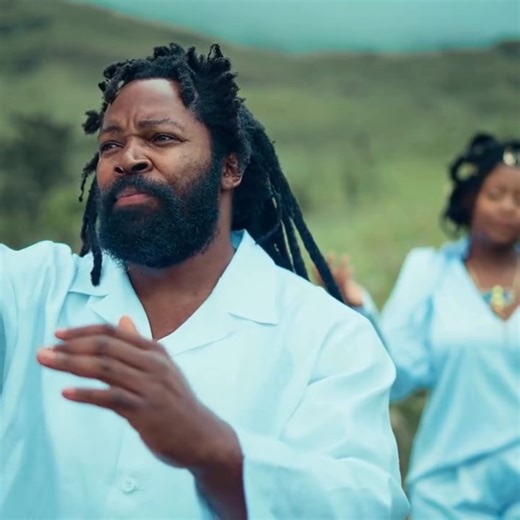 It’s the biggest wave 🌊 right now. isivunguvungu to be precise. Big Zuluamd Nkabikazi.RSA | Stanley KHoza