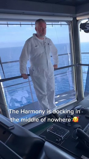 @royalcaribbeanofficial #cruiseship #hamonyoftheseas #practising #docking #navigationofficer #navigationbridge #starboard side #bridgewing #captain