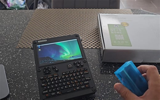 上手Clockwork Uconsole CM4 Linux展示