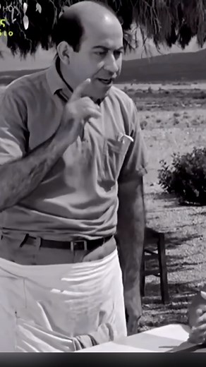 602K views · 10K reactions | Γιατί όλοι οι ερωτευμένοι τρώνε κοτόπουλα;  #γελιο #funny | Happiness Cloud Channel | Facebook