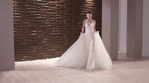 2 Looks, 1 breathtaking entrance. #DemetriosBride http://bit.ly/2flsyQE | Demetrios
