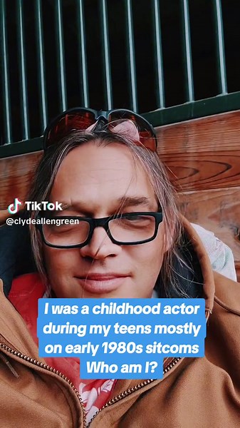 I'll give you 3 hints! -I didn't have the scar on my eyebrow back then. -I recently returned home after a sailing sabbatical for 24 years. -and of course my username isn't my real name. My loyal fans should recognize me. Good luck 🍿🤩. #genx #80smusic #1980smusic #actor #movie