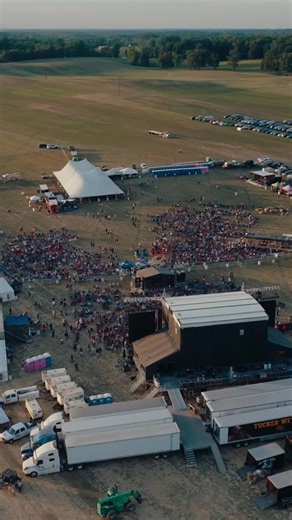 Tyler Hubbard Lights Up Highland Farms Country Fest