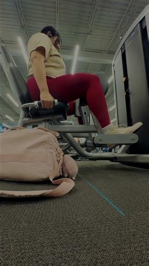 Adductor machine working the inner thighs