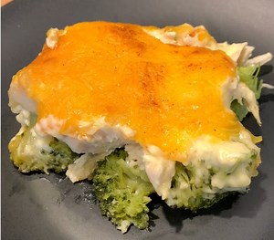 52K views · 513 reactions | Easy and quick weeknight meal your family will love Karen makes an easy chicken dinner that can also be frozen for later. #yum #easyrecipes #dinner This original video was produced by Network Media, LLC, and Karen Hoke. | The Simple Dish | Facebook